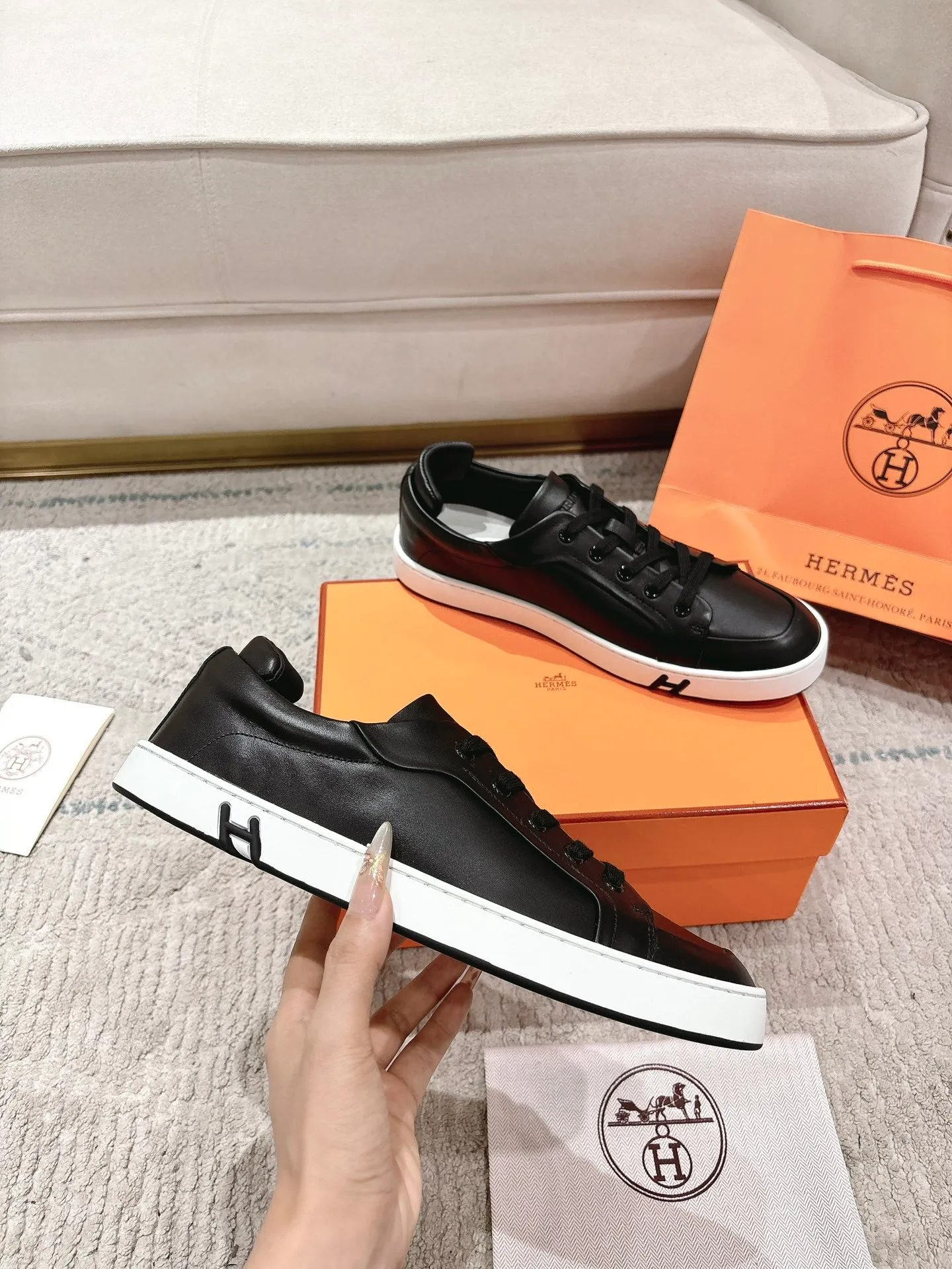 Factory direct sales p640🐘🐘Women's shoes Women's clothing Men's ➕10 Hermes·Hermès 2025ss new Lucky series men's leather loafers casual sports shoes for women Top version 🔝Original purchase, development and production👍🏻 This Hermès sports shoe is made of calfskin and suede goatskin, with iconic "H" details on the side, creating a dynamic and fashionable style. 💘 💜Material: original imported first-layer cowhide 💛Inner lining: original customized soft sheepskin 💚Sole: original molded non-slip TPU outsole ❤️Sole thickness: about 2.5cm 🤍Number of yards: 35-45👣 (40 for women and 45 for men, custom-made and non-refundable